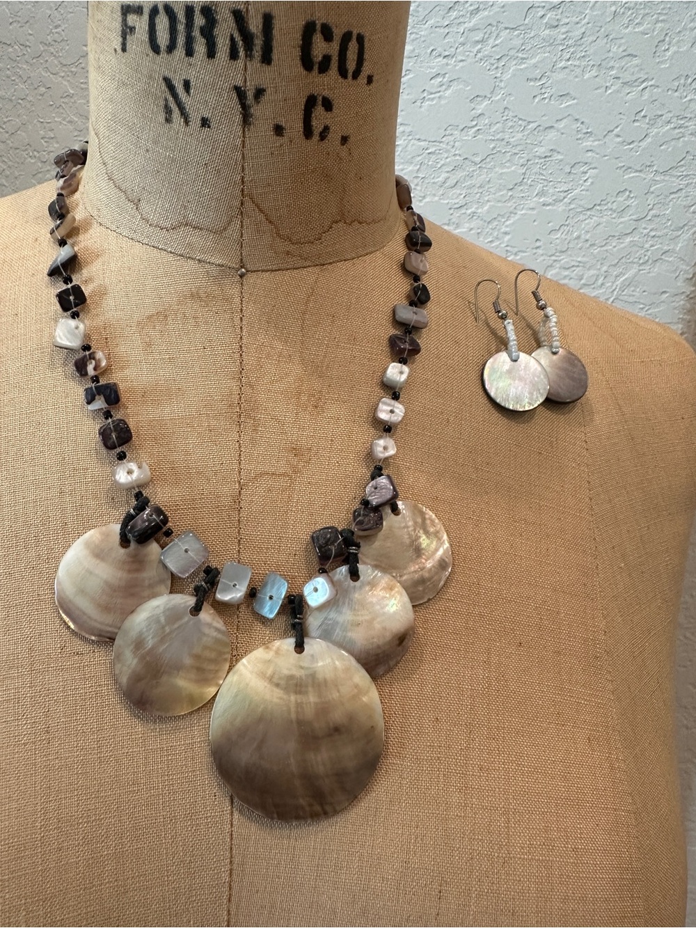 Iridescent Shell Disc Necklace & Earrings Set